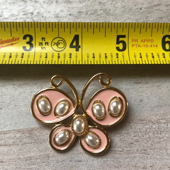 St John butterfly button 🦋 - Picture 5 of 5